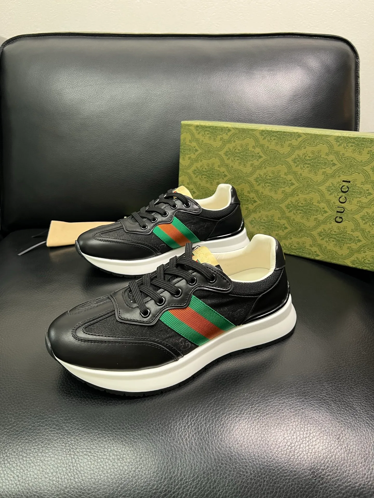 Men's shoes 💰800 Gucci top purchasing Gucci counter new model, original factory configuration of imported cowhide from Italy with printed cloth fabric, imported cowhide lining, breathable and comfortable, sole: original factory special sole is super comfortable, original factory and single goods are high quality, welcome to compare, code number 38-44 (customized 45 46) 85865
